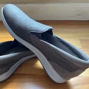 REDUCED: WALKING CRADLES Orleans SLIP ON, grey snake print/nubuck
